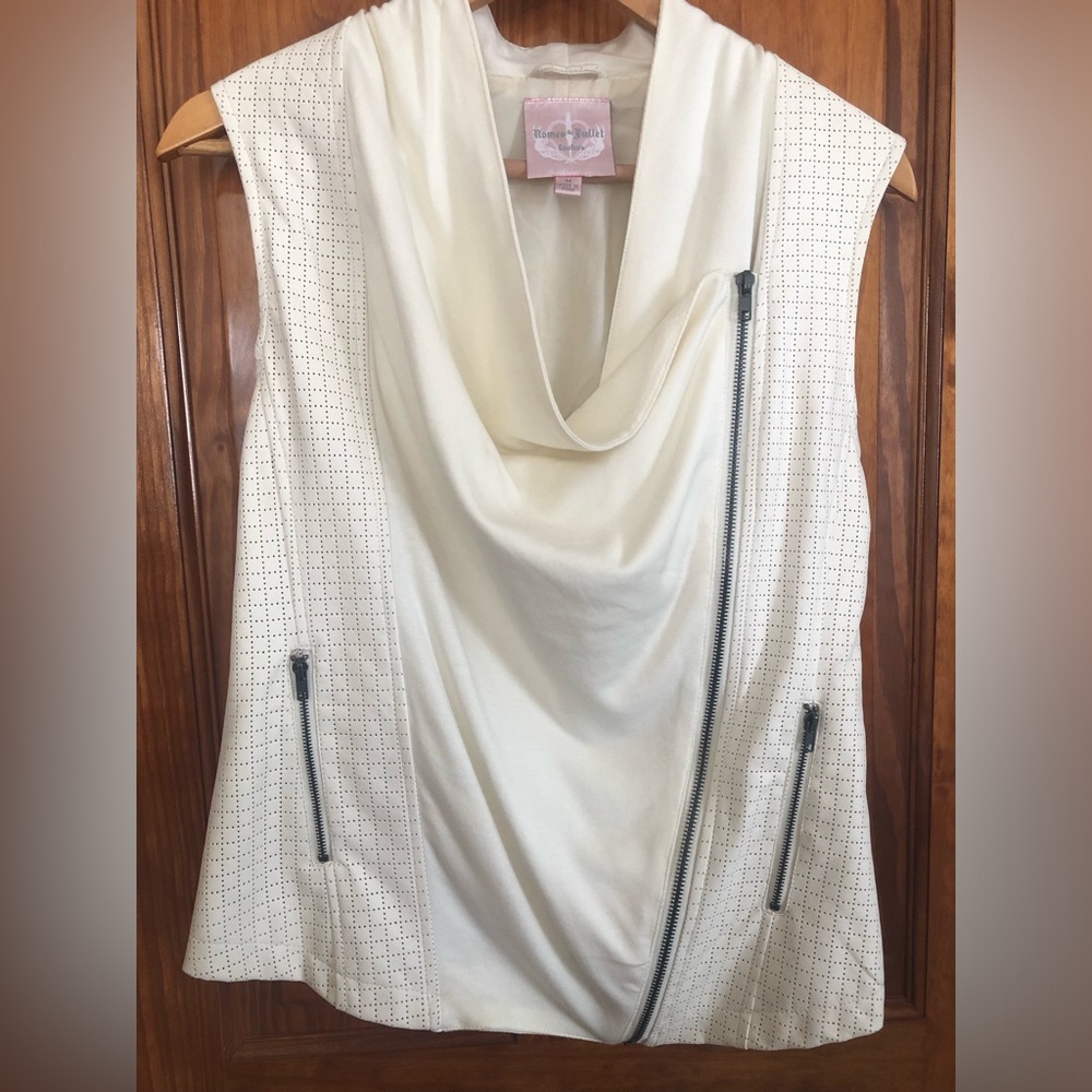 Romeo & Juliet Couture Cream Asymmetrical Dress